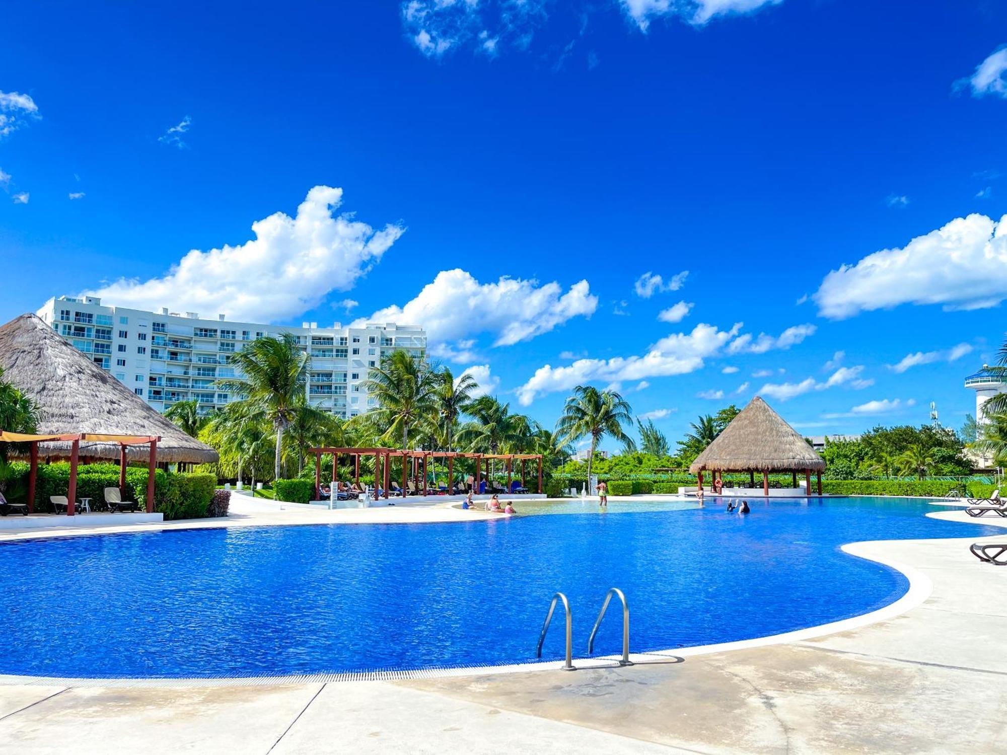 New Beachfront Luxury Apartments Канкун Экстерьер фото