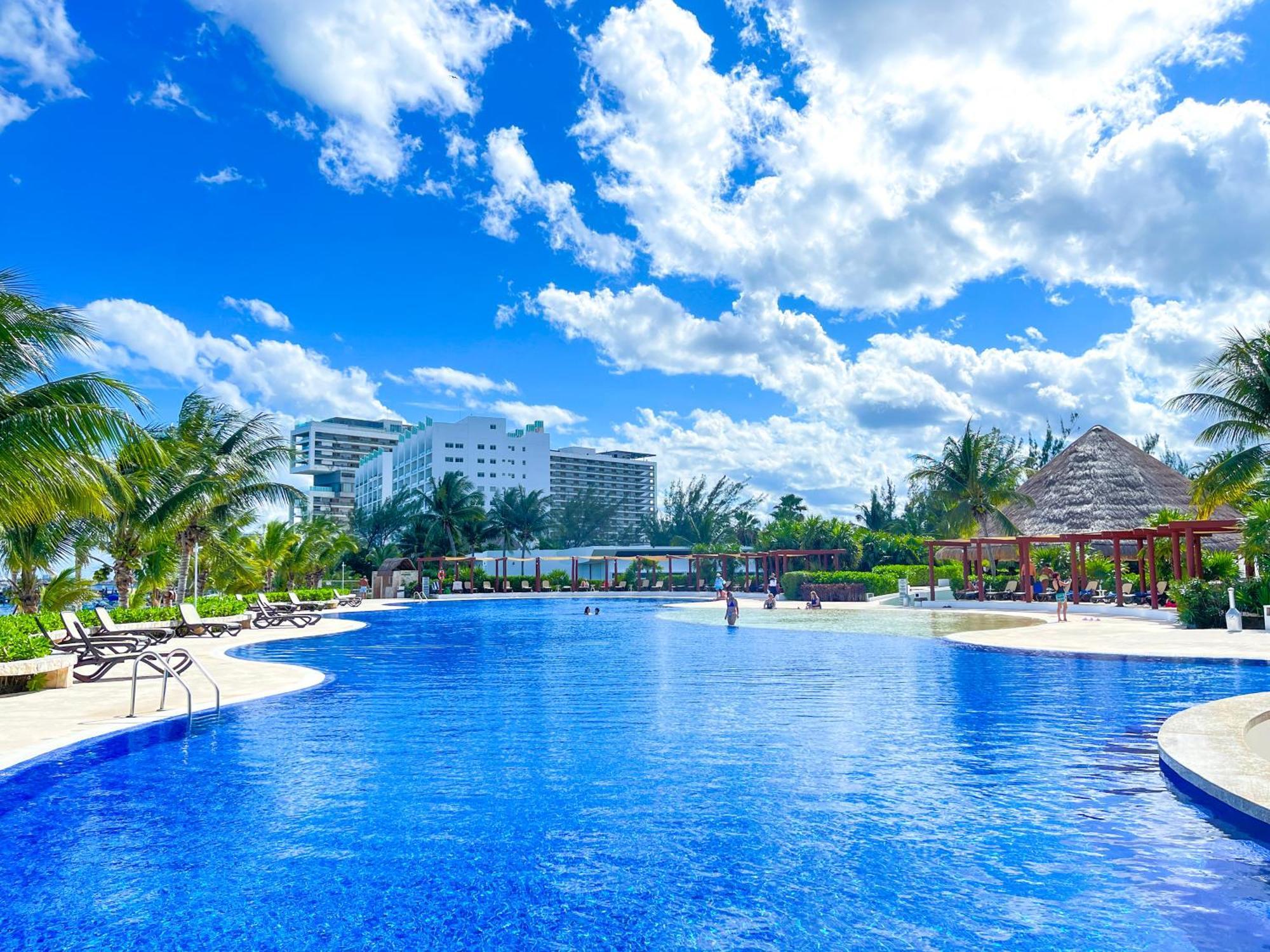 New Beachfront Luxury Apartments Канкун Экстерьер фото