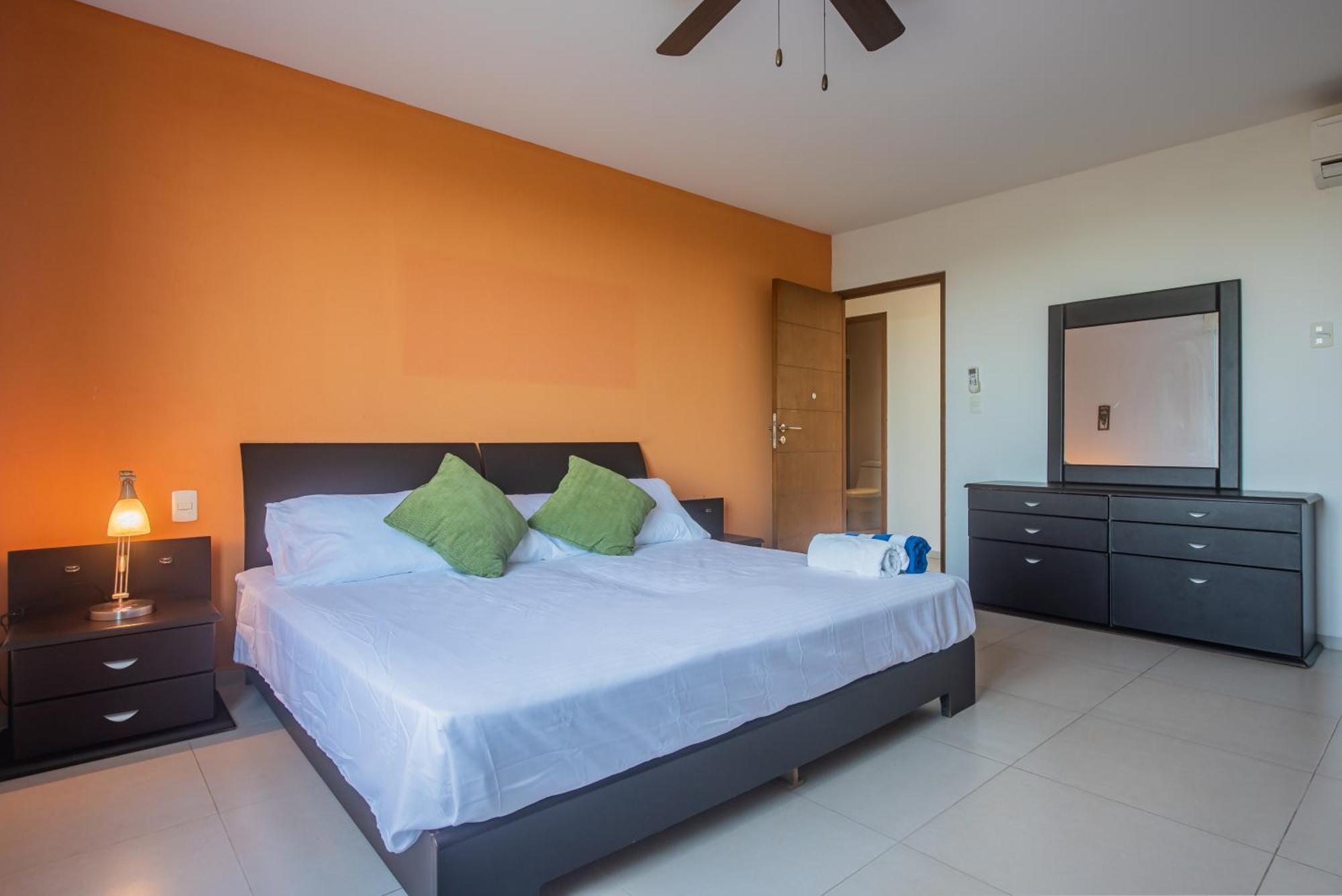 New Beachfront Luxury Apartments Канкун Экстерьер фото