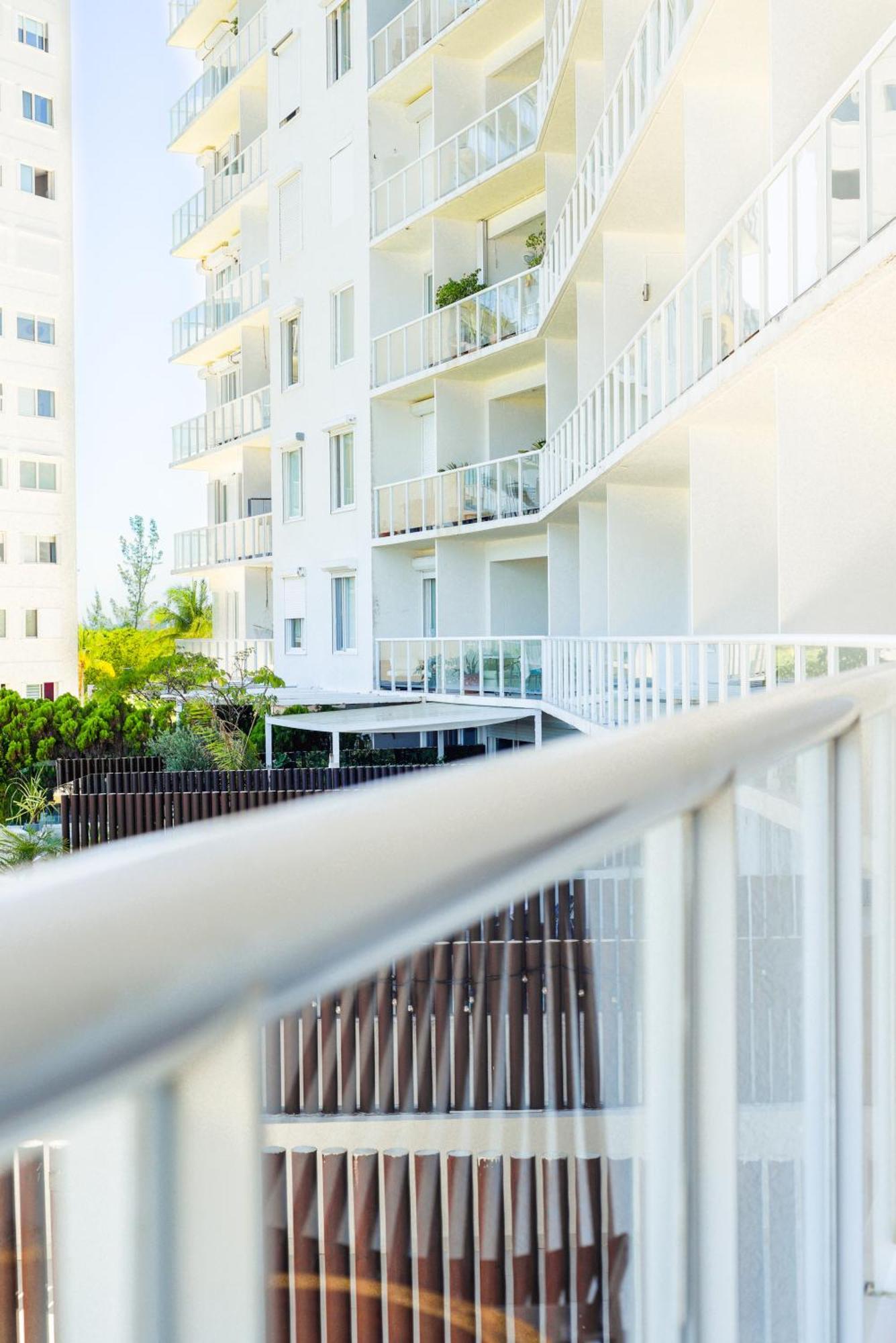 New Beachfront Luxury Apartments Канкун Экстерьер фото